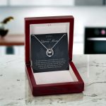 JEMINES Queen Mom Mother's Day Lucky In Love Necklace Gifts